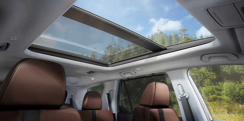 A photo of the sun roof of a 2025 Honda Pilot.
